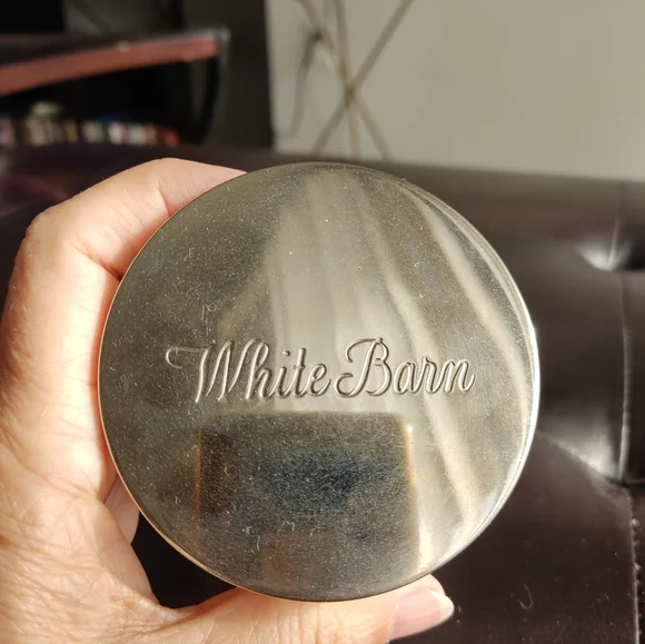 White Barn Mahogany Vanilla Scent Candle - Cream with Silver Lid - Picture 3 of 5